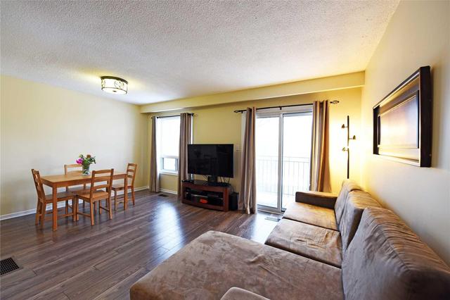 50 Foster Cres, Townhouse with 3 bedrooms, 2 bathrooms and 1 parking in Brampton ON | Image 8