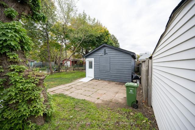 130 East 25th St, House detached with 3 bedrooms, 2 bathrooms and 3 parking in Hamilton ON | Image 32