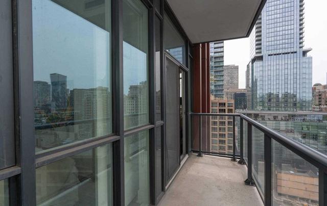 1408 - 32 Davenport Rd, Condo with 2 bedrooms, 2 bathrooms and 1 parking in Toronto ON | Image 10
