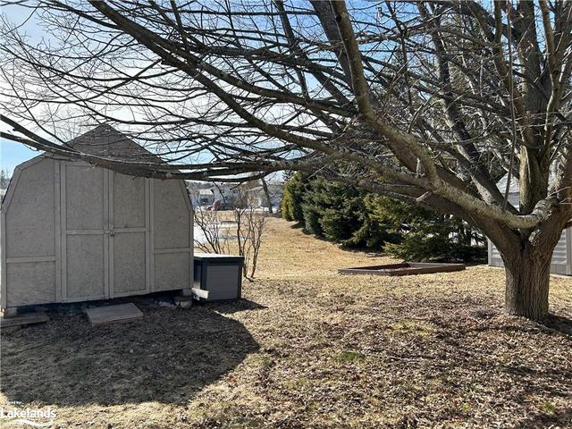 Private back yard with a storage shed | Image 12