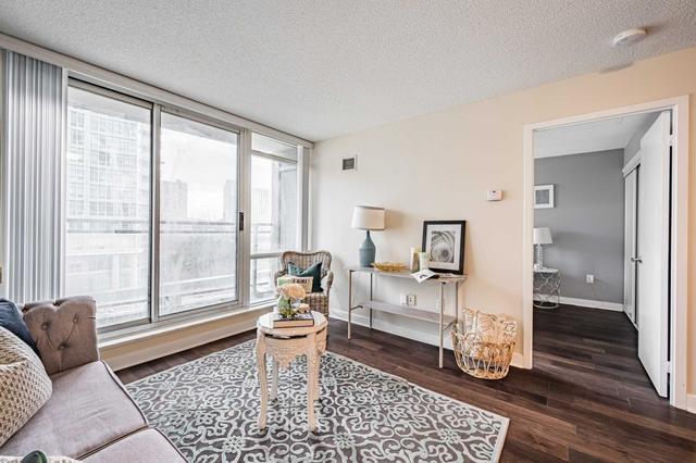 308 - 11 Brunel Crt, Condo with 1 bedrooms, 1 bathrooms and 1 parking in Toronto ON | Image 3