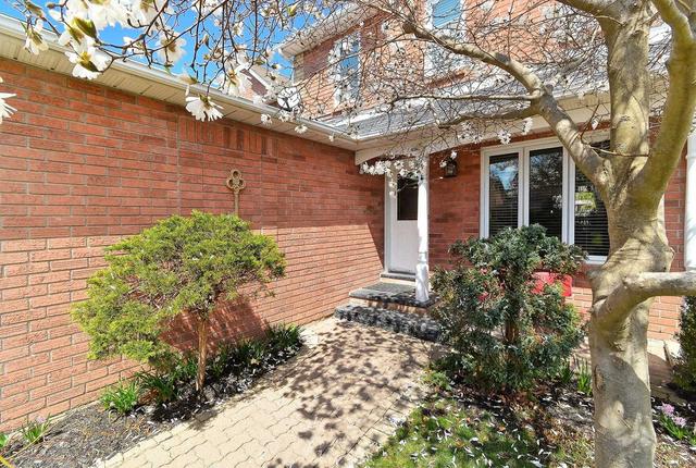 3346 Sundew Crt, House detached with 3 bedrooms, 3 bathrooms and 5 parking in Mississauga ON | Image 23