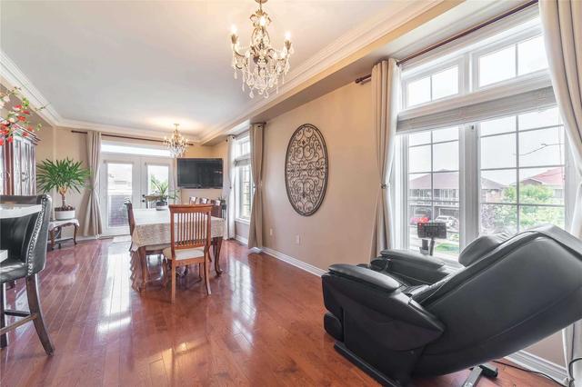 504 Lumberton Cres, House attached with 3 bedrooms, 5 bathrooms and 4 parking in Mississauga ON | Image 3