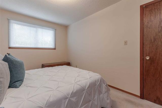 2405 Malcolm Cres, House detached with 3 bedrooms, 2 bathrooms and 3 parking in Burlington ON | Image 16