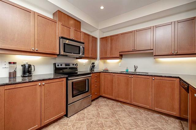 15450 Yonge St, Condo with 2 bedrooms, 2 bathrooms and 1 parking in Aurora ON | Image 18