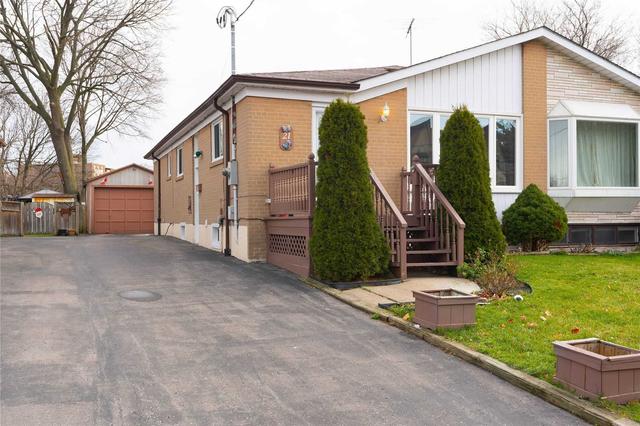 21 Porchester Dr, House semidetached with 3 bedrooms, 2 bathrooms and 6 parking in Toronto ON | Image 12