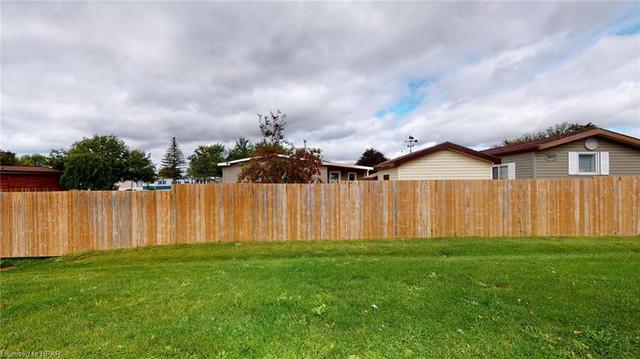 34 Devon Drive, House attached with 2 bedrooms, 2 bathrooms and 2 parking in South Huron ON | Image 27