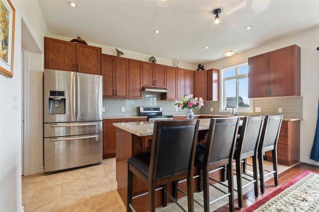 1589 Providence Cres, House detached with 4 bedrooms, 3 bathrooms and 5 parking in Kingston ON | Image 3