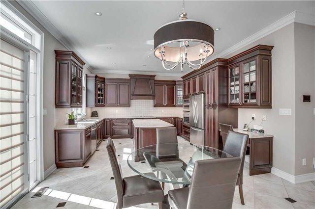 2370 Rideau Dr, House detached with 4 bedrooms, 5 bathrooms and 2 parking in Oakville ON | Image 7