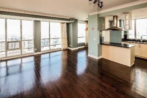 4212 - 761 Bay St, Condo with 2 bedrooms, 3 bathrooms and 1 parking in Toronto ON | Image 2