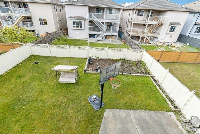 1233 Salter Street, House detached with 7 bedrooms, 4 bathrooms and null parking in New Westminster BC | Image 18