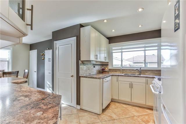 213 King Edward Avenue, House detached with 3 bedrooms, 1 bathrooms and 8 parking in London ON | Image 1