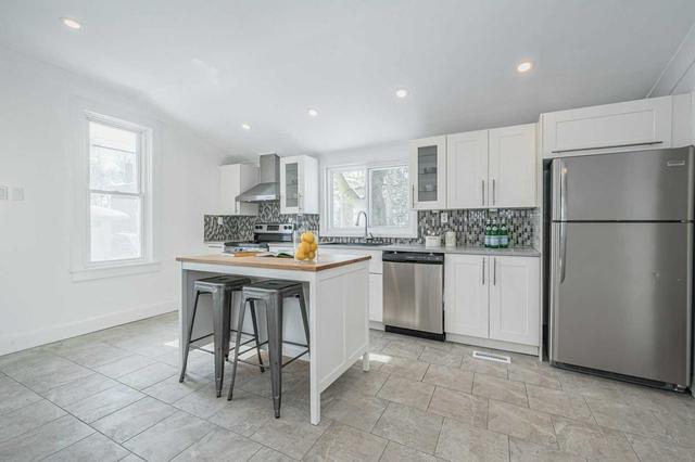 155 Lancaster St W, House detached with 3 bedrooms, 2 bathrooms and 3 parking in Kitchener ON | Image 2