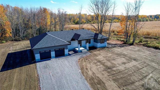 10560 Wylie Way, House detached with 3 bedrooms, 3 bathrooms and 10 parking in North Dundas ON | Image 2