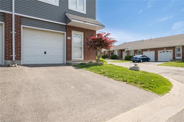 a - 52 Harris Avenue, House attached with 3 bedrooms, 1 bathrooms and 2 parking in Brantford ON | Image 2