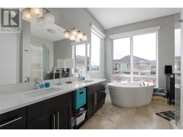 5342 Signet Crescent, House detached with 4 bedrooms, 2 bathrooms and 2 parking in Kelowna BC | Image 18