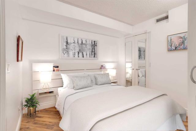 503 - 208 Queens Quay W, Condo with 2 bedrooms, 2 bathrooms and 1 parking in Toronto ON | Image 14