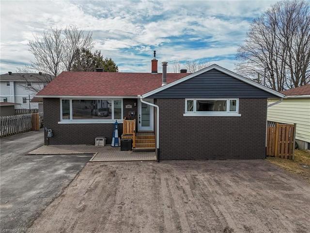247 Oakwood Avenue, House detached with 4 bedrooms, 3 bathrooms and 12 parking in North Bay ON | Image 1