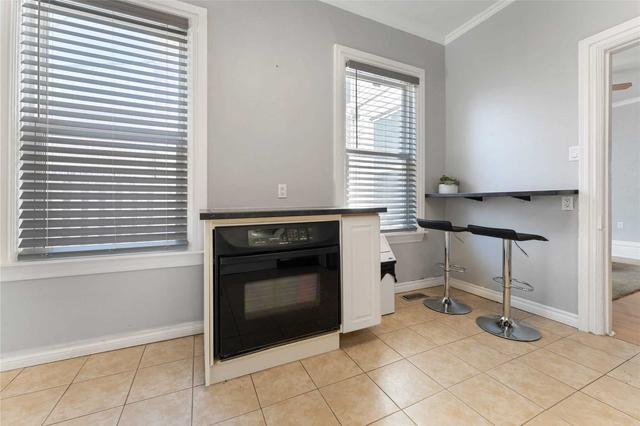 100 Oak, Ave, House detached with 3 bedrooms, 2 bathrooms and 2 parking in Hamilton ON | Image 4