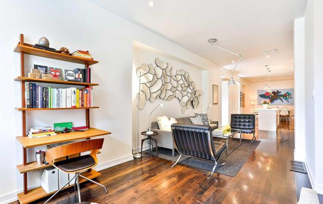 2 - 257 Euclid Ave, Townhouse with 2 bedrooms, 2 bathrooms and 1 parking in Toronto ON | Image 3