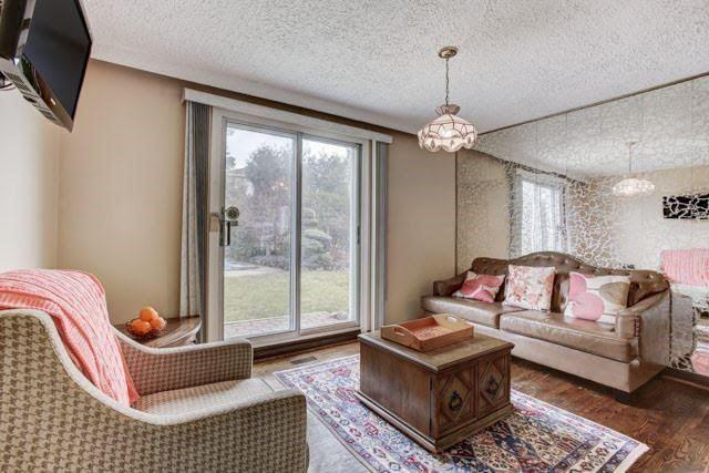 33 Reno Dr, House detached with 3 bedrooms, 2 bathrooms and 2 parking in Toronto ON | Image 7
