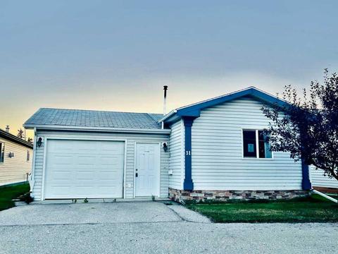 31 Burroughs Lane Ne, Home with 3 bedrooms, 1 bathrooms and 2 parking in Calgary AB | Card Image