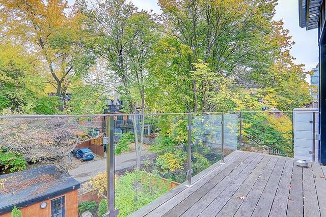 28 Boswell Ave, House detached with 3 bedrooms, 4 bathrooms and 2 parking in Toronto ON | Image 16