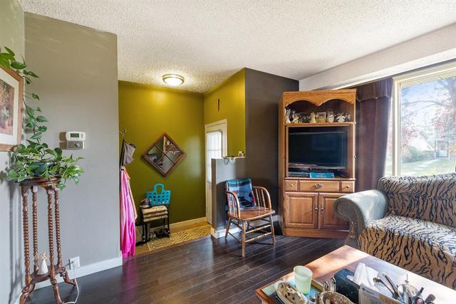 7811 21a Street Se, House semidetached with 3 bedrooms, 1 bathrooms and 2 parking in Calgary AB | Image 3