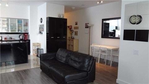 th01 - 33 Singer Crt, Townhouse with 3 bedrooms, 3 bathrooms and 2 parking in Toronto ON | Image 11
