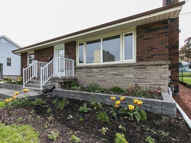 62 Lake Ave N, House detached with 2 bedrooms, 2 bathrooms and 8 parking in Hamilton ON | Image 3