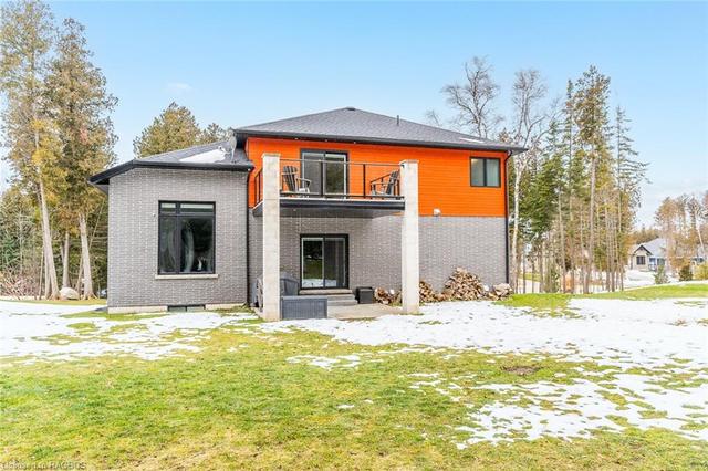 142 Upper Lorne Beach Road, House detached with 4 bedrooms, 3 bathrooms and 8 parking in Kincardine ON | Image 41