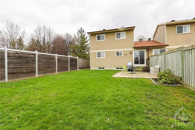 66 Knollsbrook Drive, Home with 3 bedrooms, 2 bathrooms and 3 parking in Ottawa ON | Image 30