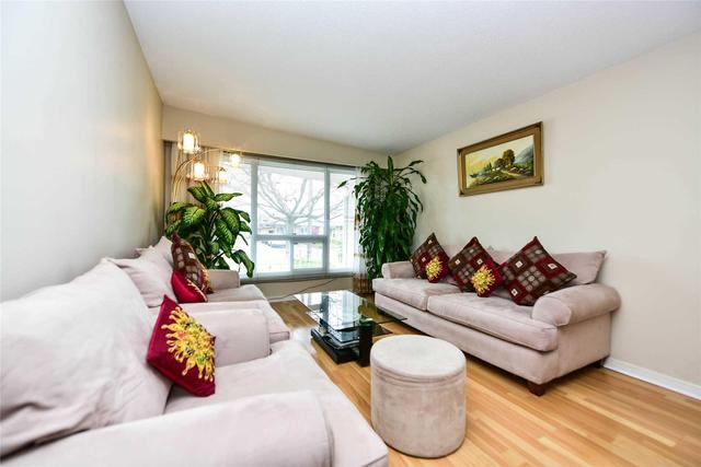 46 Frankton Cres, House semidetached with 4 bedrooms, 2 bathrooms and 5 parking in Toronto ON | Image 3