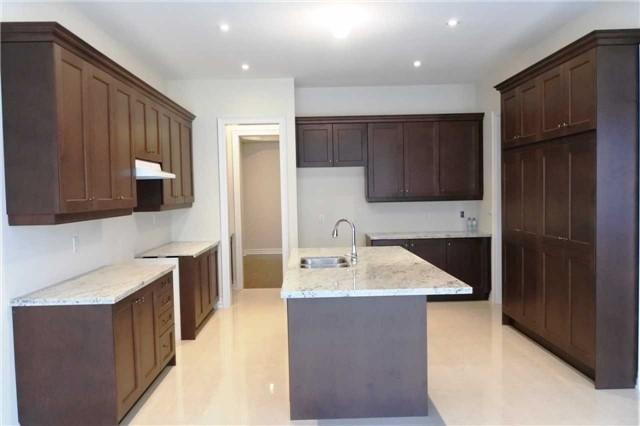 104 Hamster Cres, House detached with 4 bedrooms, 5 bathrooms and 4 parking in Aurora ON | Image 5