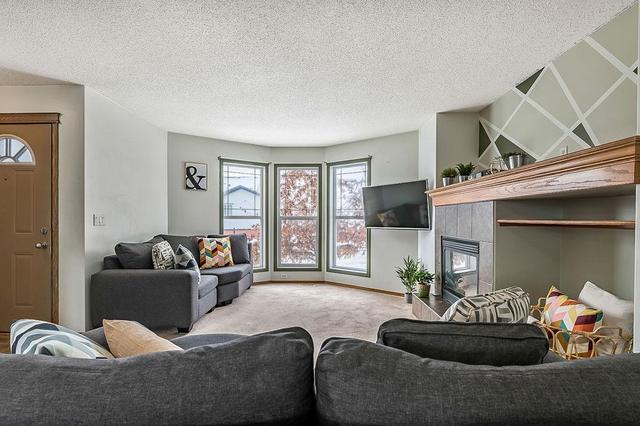 24 Cranberry Way Se, House detached with 3 bedrooms, 1 bathrooms and 2 parking in Calgary AB | Image 7