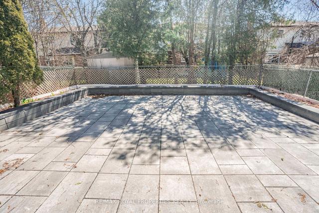 185 Braymore Blvd, House detached with 3 bedrooms, 3 bathrooms and 4 parking in Toronto ON | Image 32