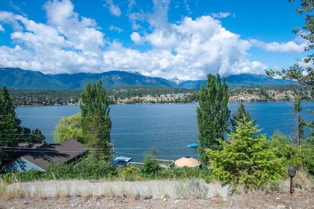 662 Lakeview Road, House detached with 3 bedrooms, 1 bathrooms and 8 parking in East Kootenay F BC | Image 3