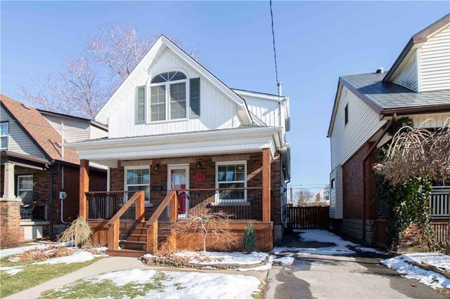 129 Graham Avenue S, House detached with 2 bedrooms, 1 bathrooms and 2 parking in Hamilton ON | Image 1