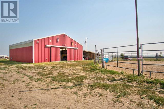 232060 Range Road 245, Home with 3 bedrooms, 2 bathrooms and null parking in Wheatland County AB | Image 36