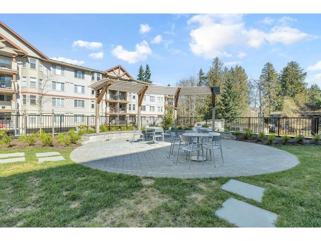 104 - 19825 54 Avenue, Condo with 3 bedrooms, 2 bathrooms and 1 parking in Langley BC | Image 24