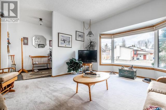 219 Benesh Crescent, House detached with 5 bedrooms, 3 bathrooms and null parking in Saskatoon SK | Image 3