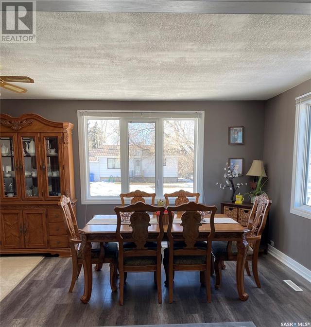123 Pearson Street, House detached with 5 bedrooms, 2 bathrooms and null parking in Earl Grey SK | Image 6