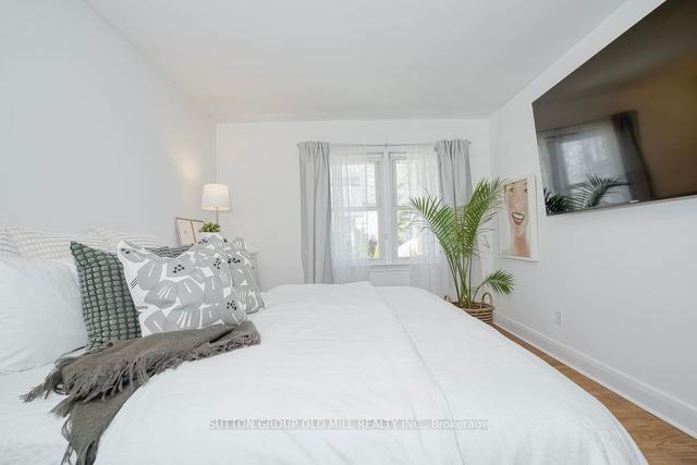 4 Sevenoaks Ave, House detached with 3 bedrooms, 2 bathrooms and 4 parking in Toronto ON | Image 8