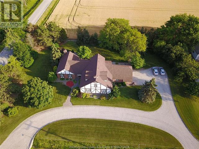 6831 County Rd 18, House detached with 5 bedrooms, 2 bathrooms and null parking in Amherstburg ON | Image 2