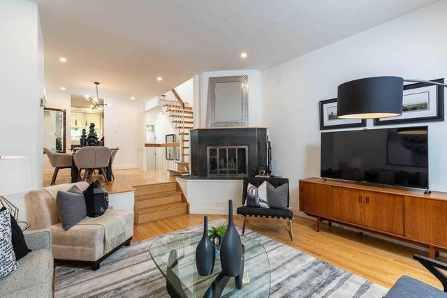211A Mutual St, House attached with 3 bedrooms, 3 bathrooms and 1 parking in Toronto ON | Image 6