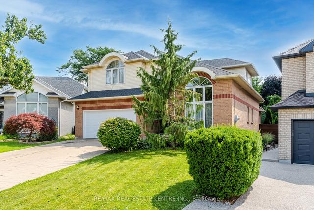 11 Katie Crt, House detached with 3 bedrooms, 4 bathrooms and 4 parking in Hamilton ON | Image 12