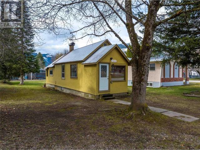 1419 Third Street W, House detached with 1 bedrooms, 1 bathrooms and 2 parking in Revelstoke BC | Image 1