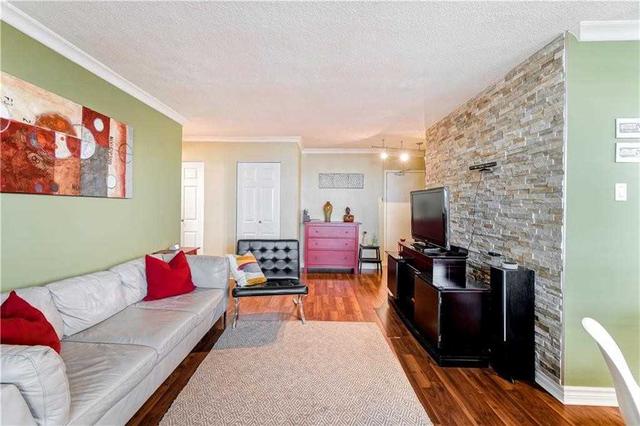 1405 - 541 Blackthorn Ave, Condo with 2 bedrooms, 1 bathrooms and 2 parking in Toronto ON | Image 2