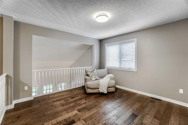 702 Trudeau Dr, House detached with 4 bedrooms, 3 bathrooms and 4 parking in Milton ON | Image 15