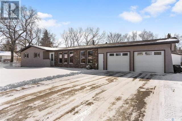 307 7th Avenue E, House detached with 4 bedrooms, 2 bathrooms and null parking in Watrous SK | Image 3